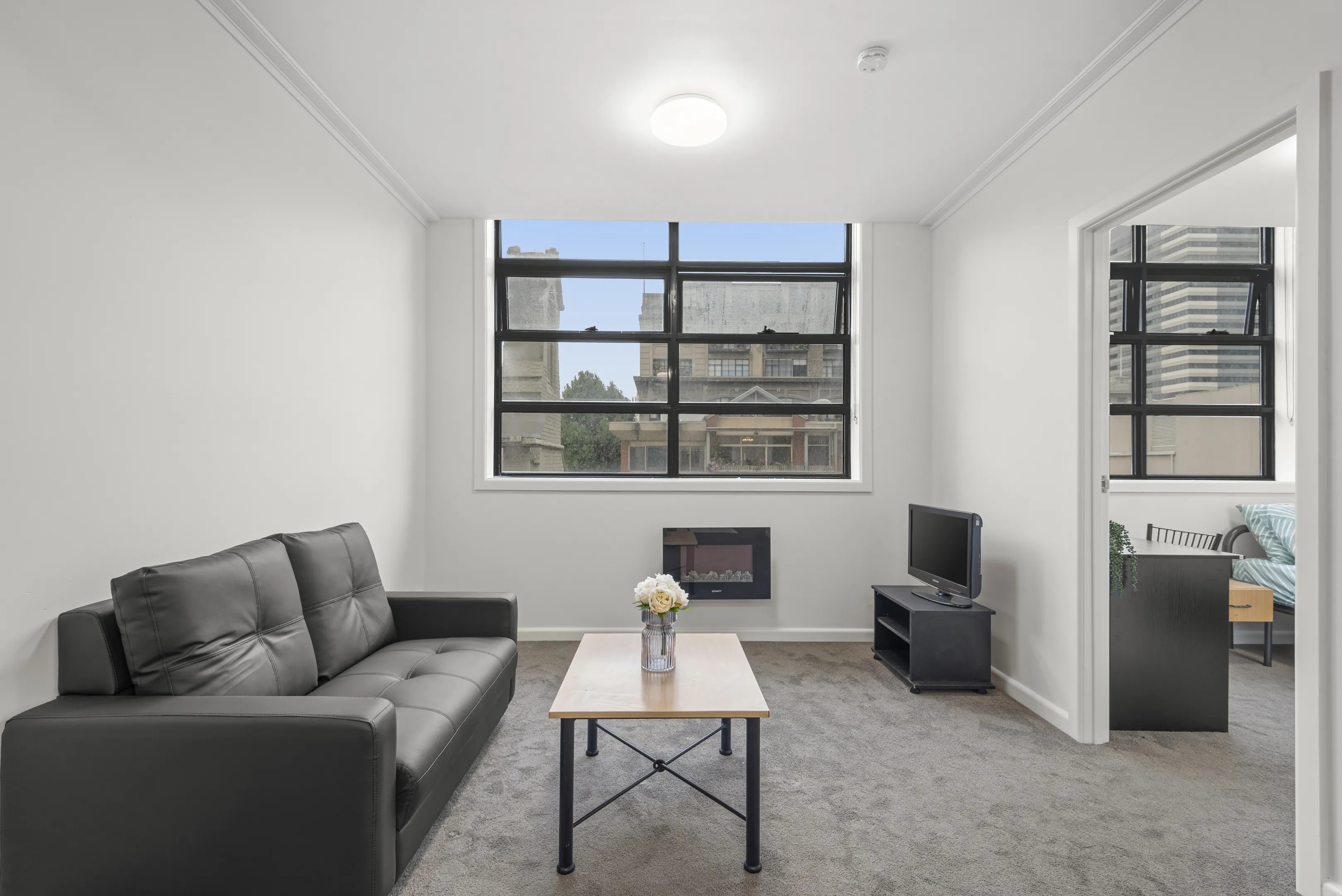2 Bedroom Apartment — Convertible — photo 1